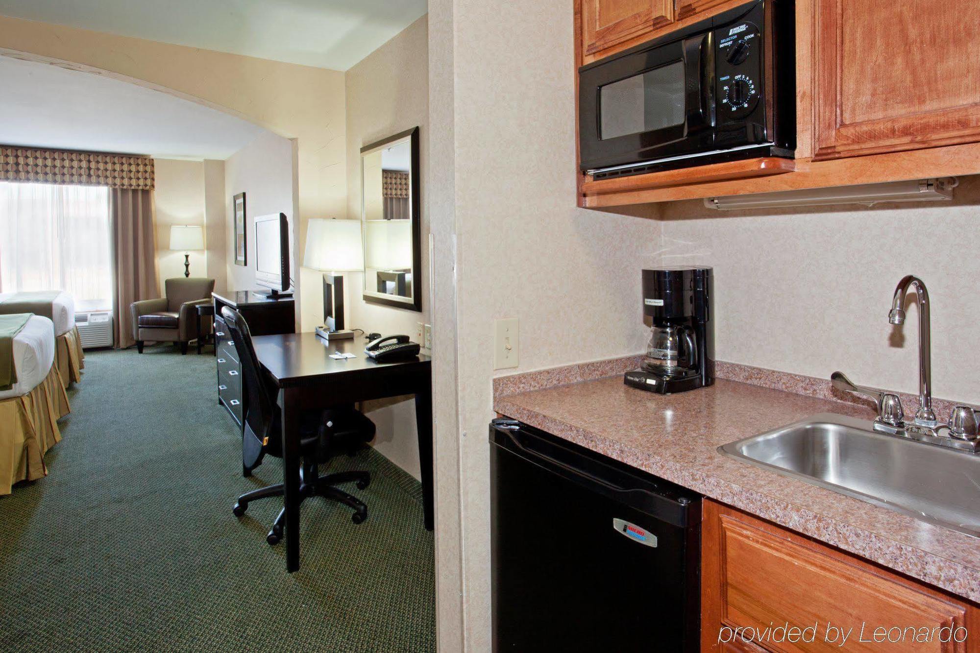 Holiday Inn Express Arlington Interstate 20 Parks Mall By Ihg Екстериор снимка